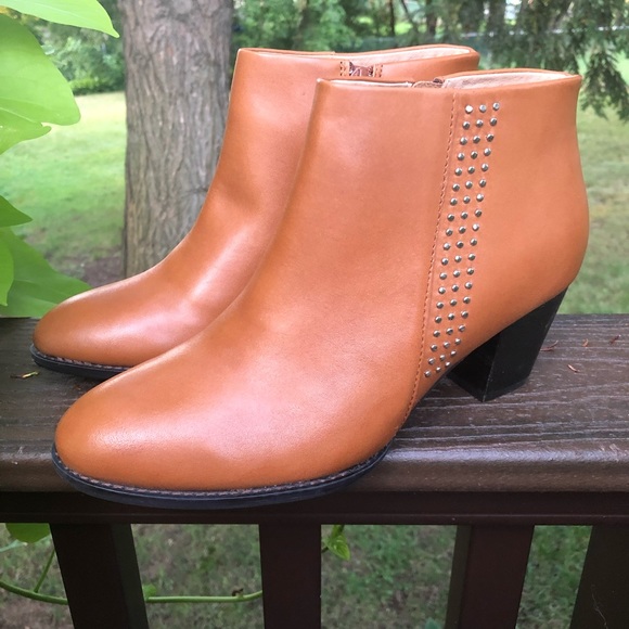 Vionic Shoes - 🌺 Vionic Leather Ankle Booties 🌺